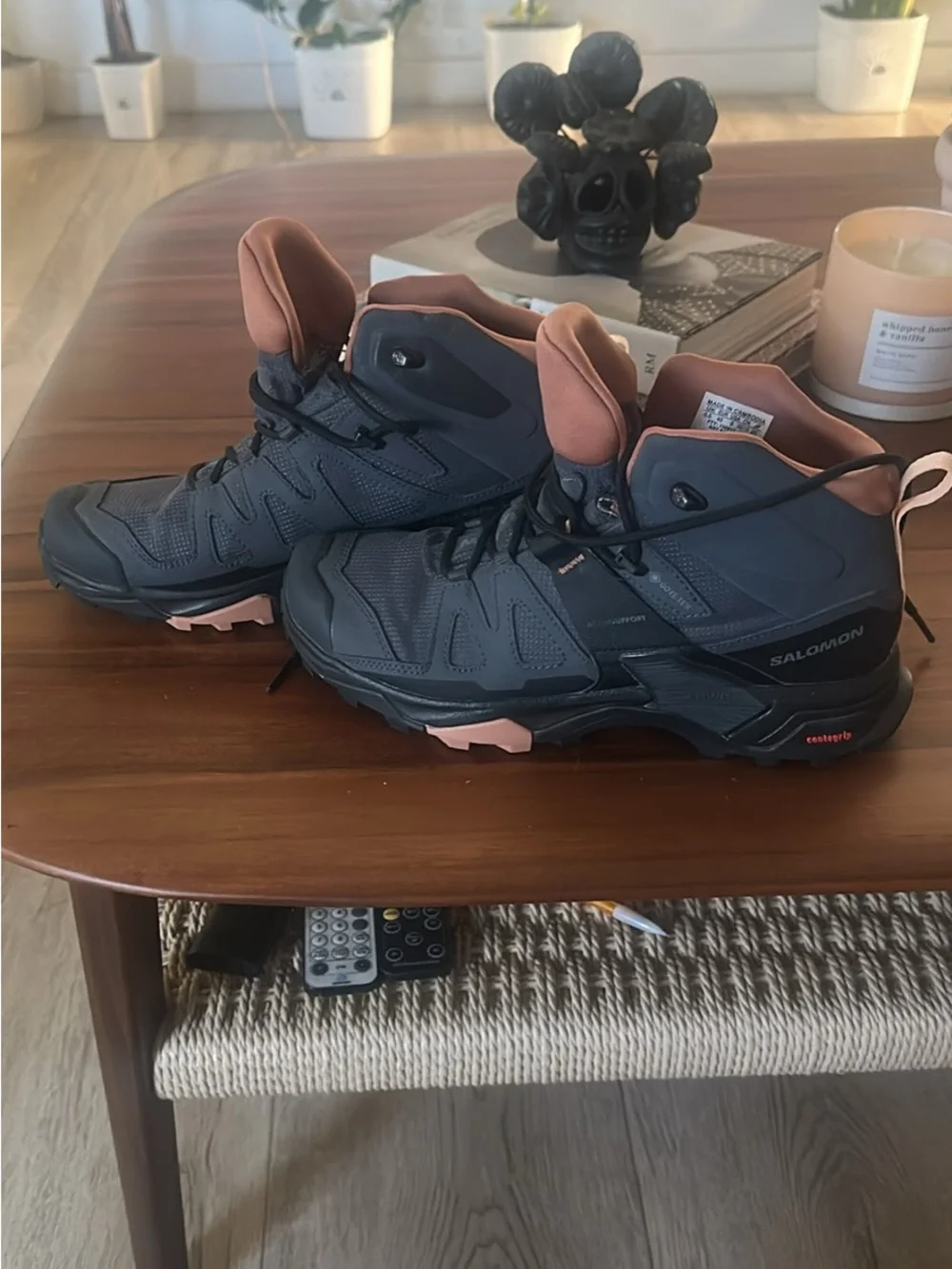 Salomon Women’s X Ultra 4 Mid GORE-TEX Hiking Boots